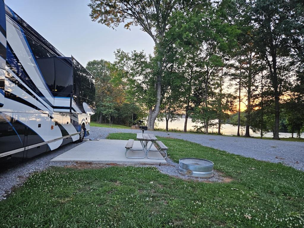 river-ridge-retreat-campground-cabins-4