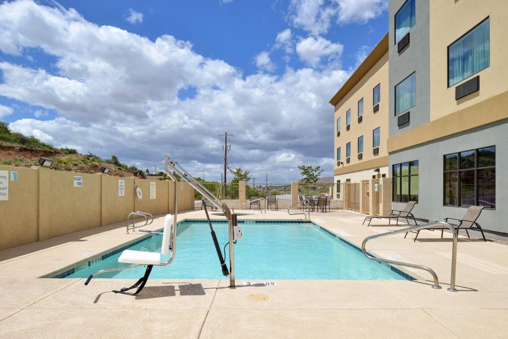 holiday-inn-express-suites-globe-by-ihg-1755476601313