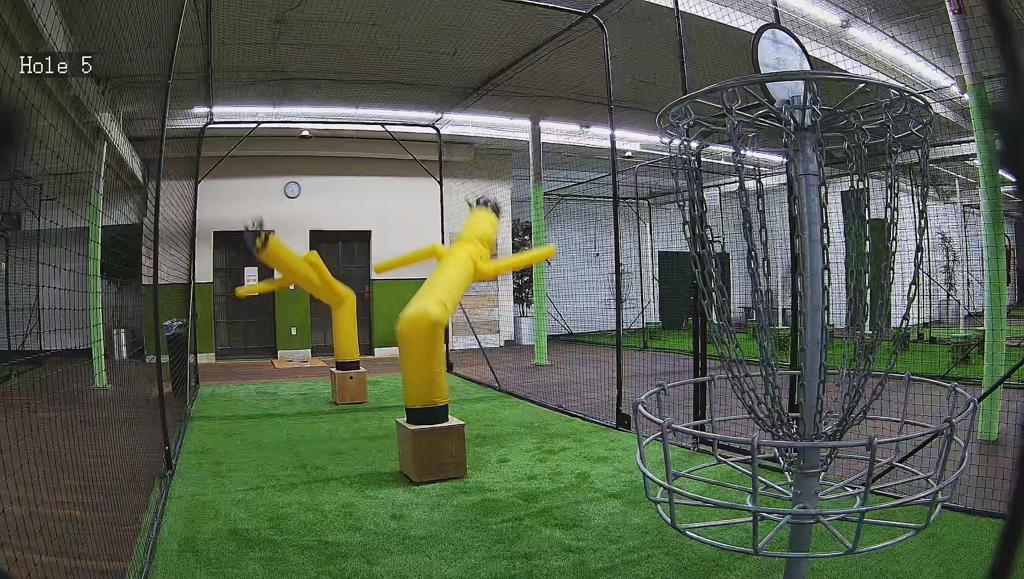 perks-putts-indoor-disc-golf-course-1