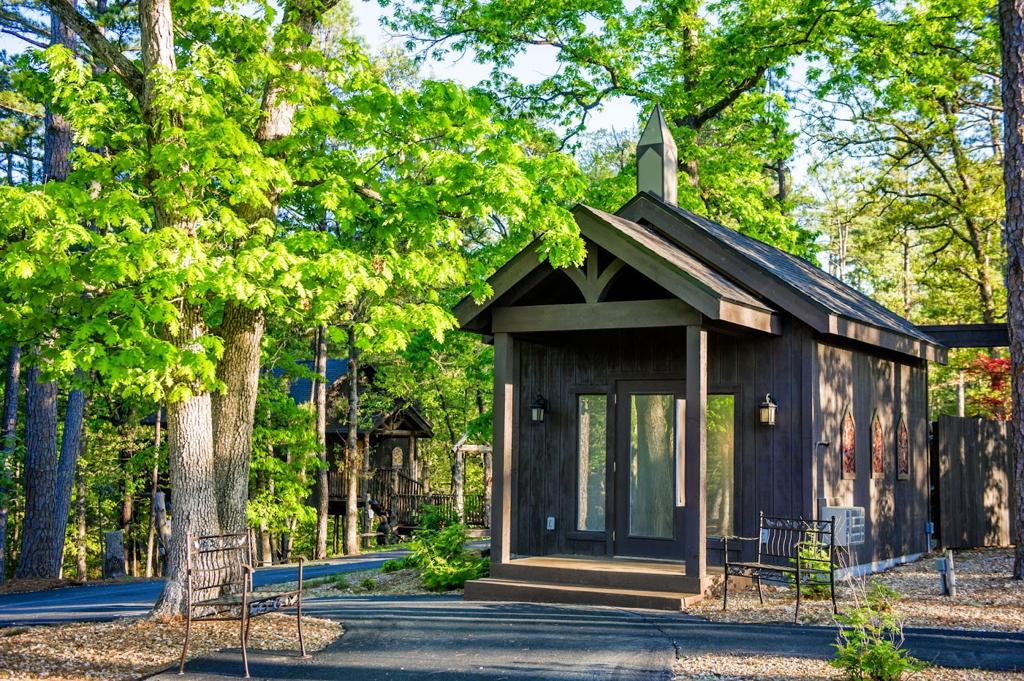 eureka-springs-treehouses-caves-castles-hobbits-8