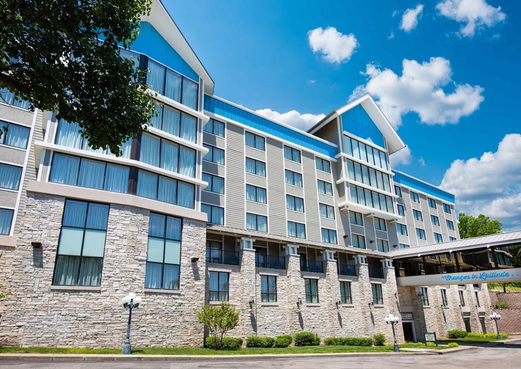 margaritaville-lake-resort-lake-of-the-ozarks-1