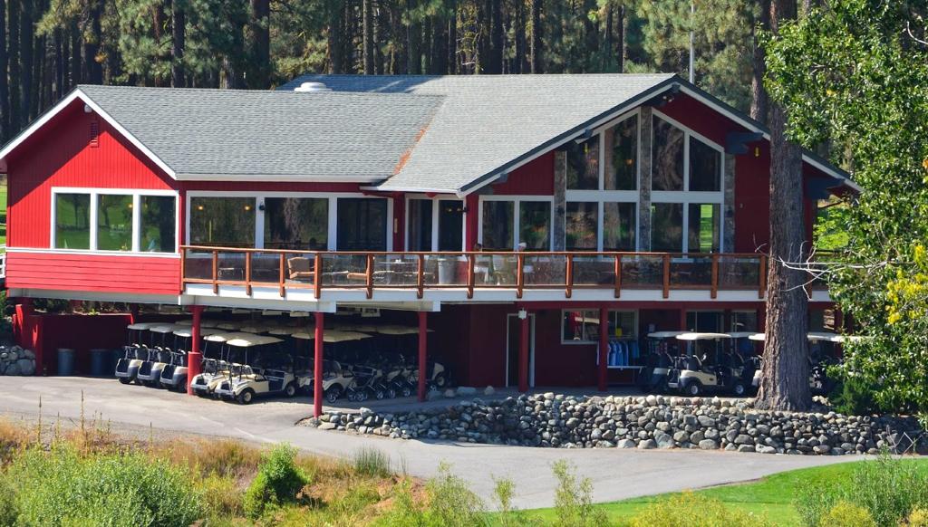 graeagle-meadows-clubhouse-restaurant-12