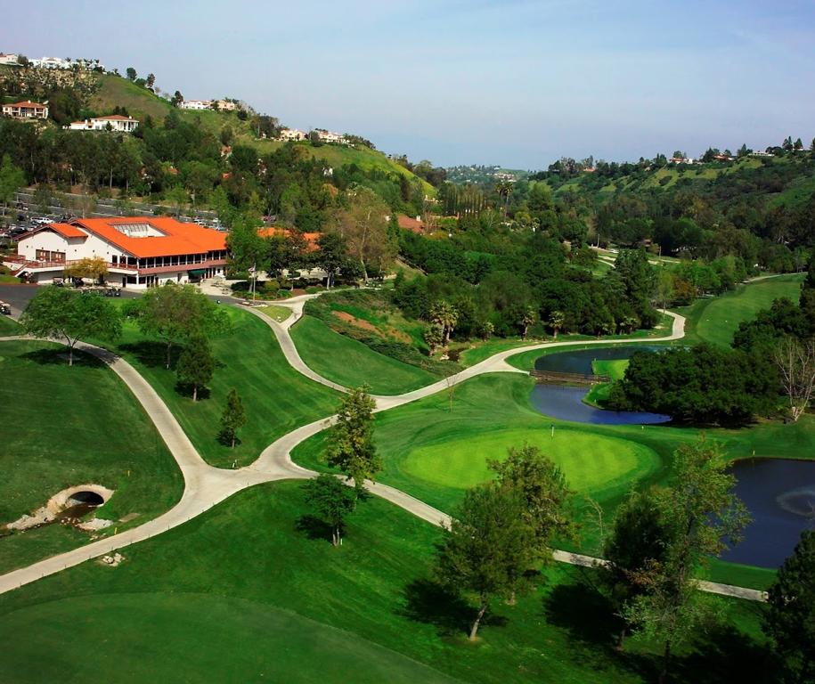 calabasas-country-club-1755469880772
