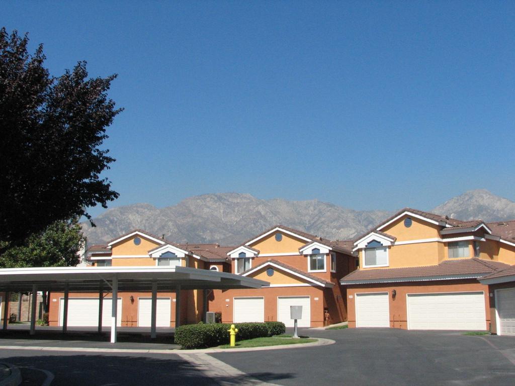 country-club-villas-terrace-apartment-homes-1755473001702