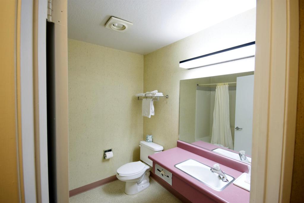 americas-best-value-inn-dunnigan-1755475389186