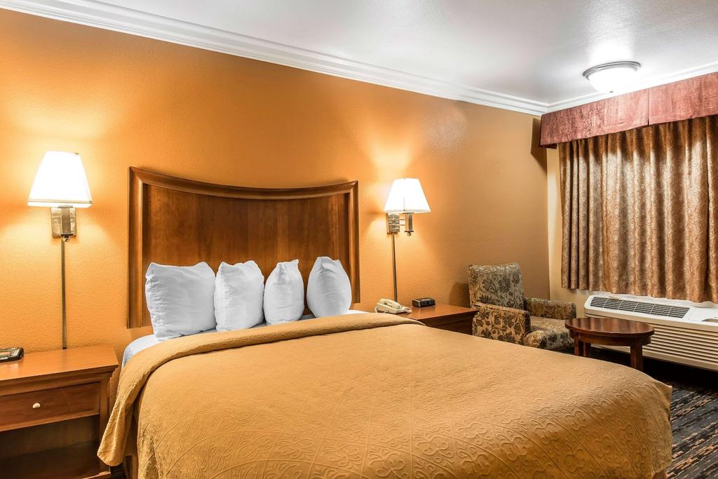 quality-inn-lake-elsinore-i-15-1755478849855