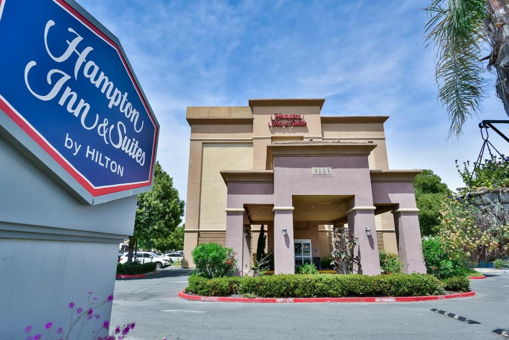 hampton-inn-suites-pittsburg-1755490173268