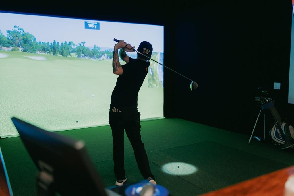 mulligans-sports-bar-golf-club-1755495869750