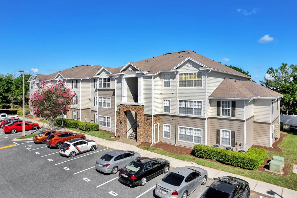 club-at-eustis-apartments-3