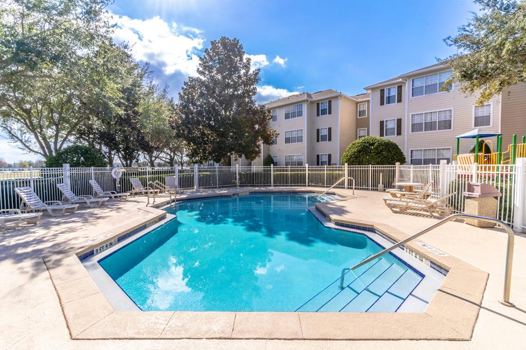 club-at-eustis-apartments-4