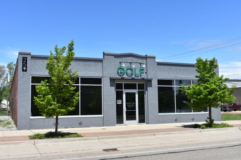 pipestone-indoor-country-club-1