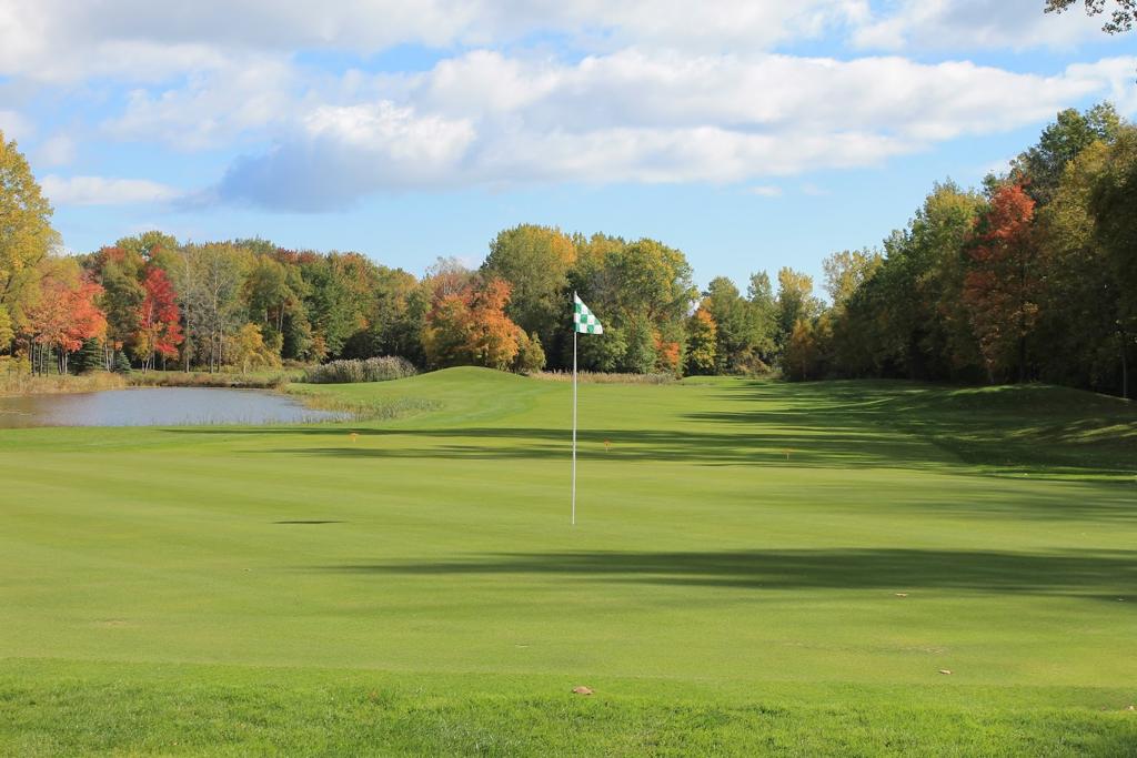 maple-leaf-golf-course-2