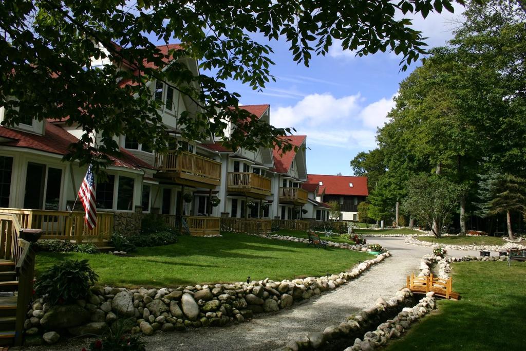 lakebluff-condos-at-stonecliffe-1