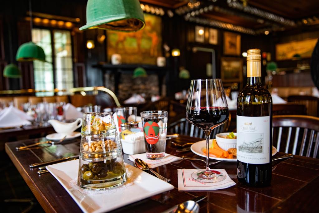 the-jockey-club-at-the-grand-stand-8