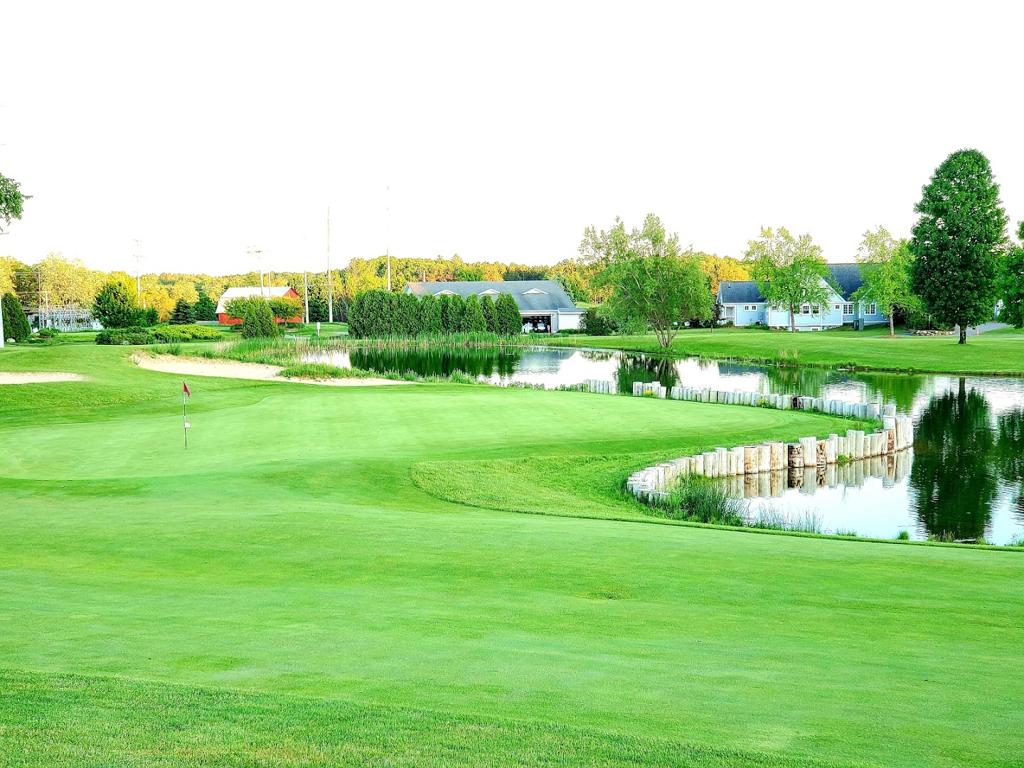 the-crown-golf-club-1755494610421