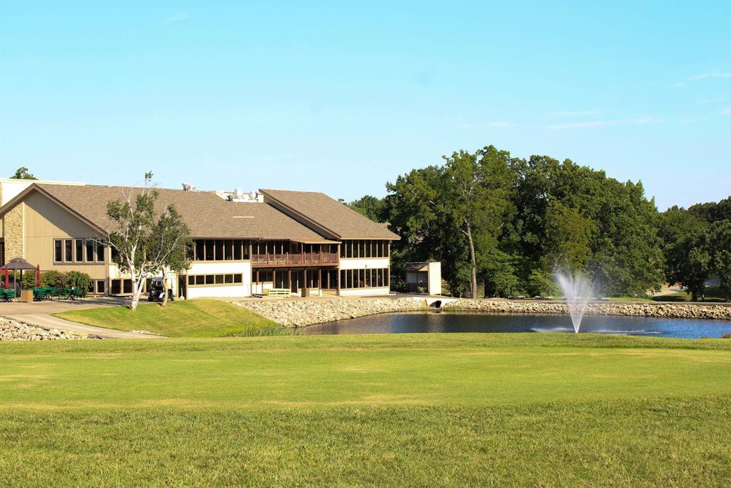 lakewood-oaks-country-club-1755481350695