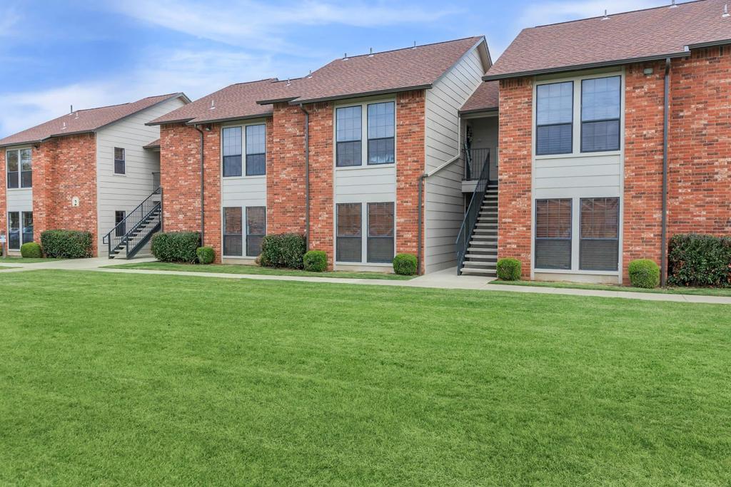 country-club-apartments-1