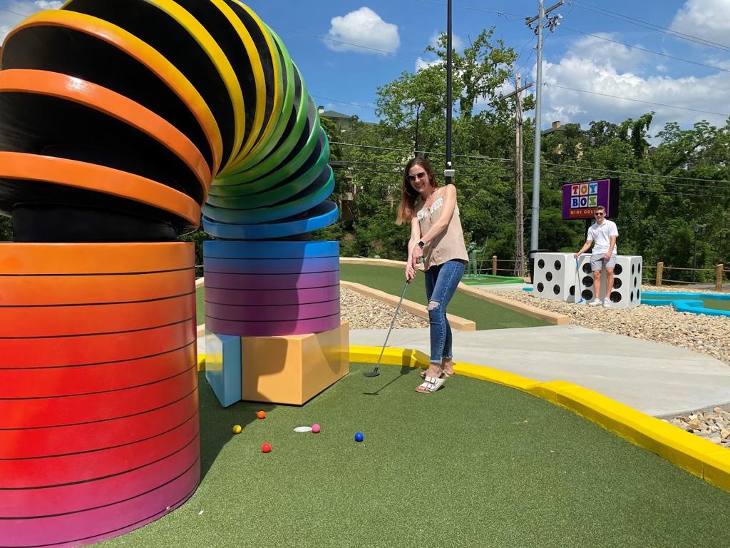 toy-box-mini-golf-5