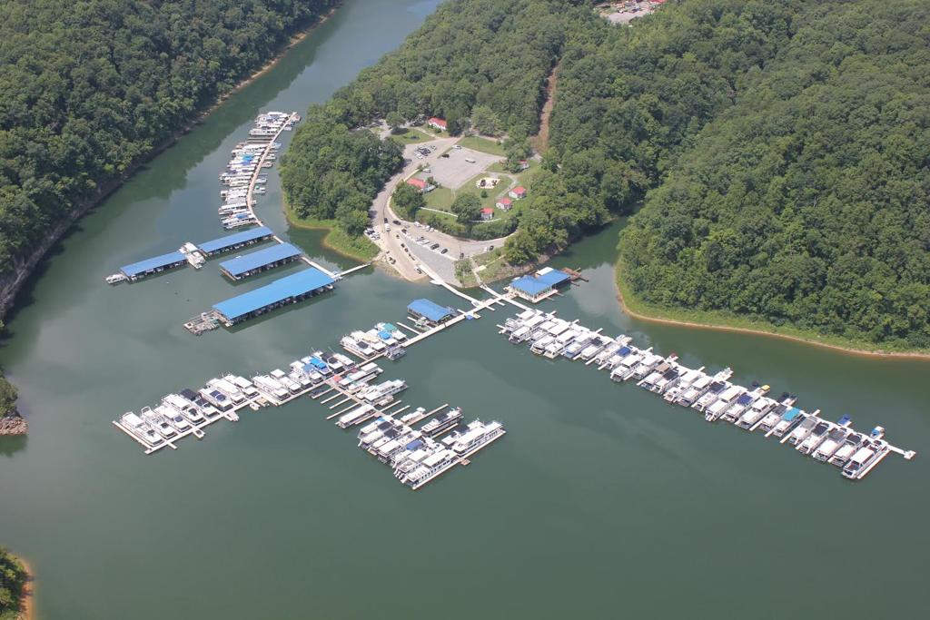 fishlipz-grill-at-pates-ford-resort-marina-llc-1