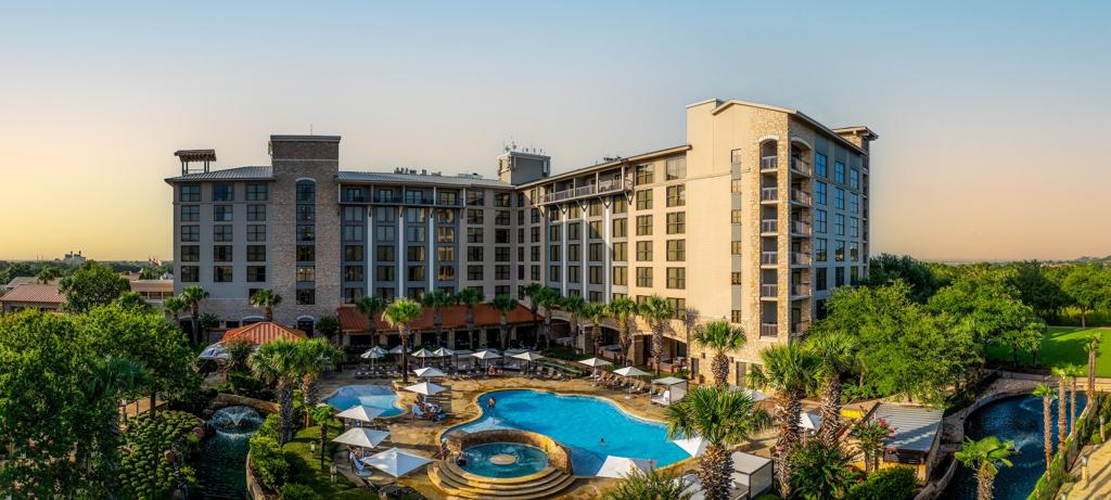 horseshoe-bay-resort-1