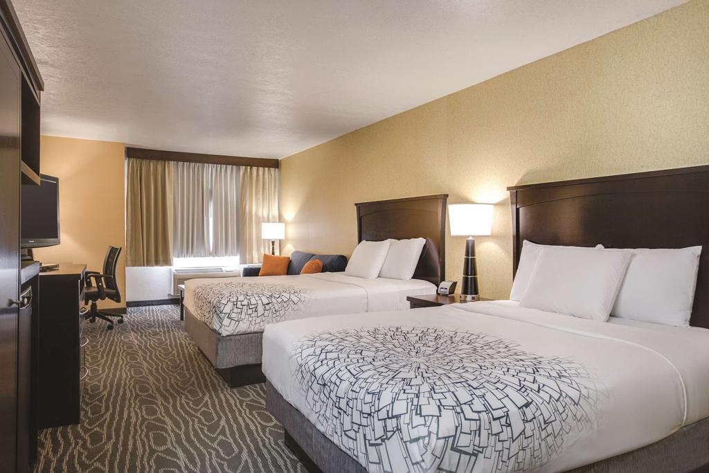 la-quinta-inn-suites-by-wyndham-logan-4