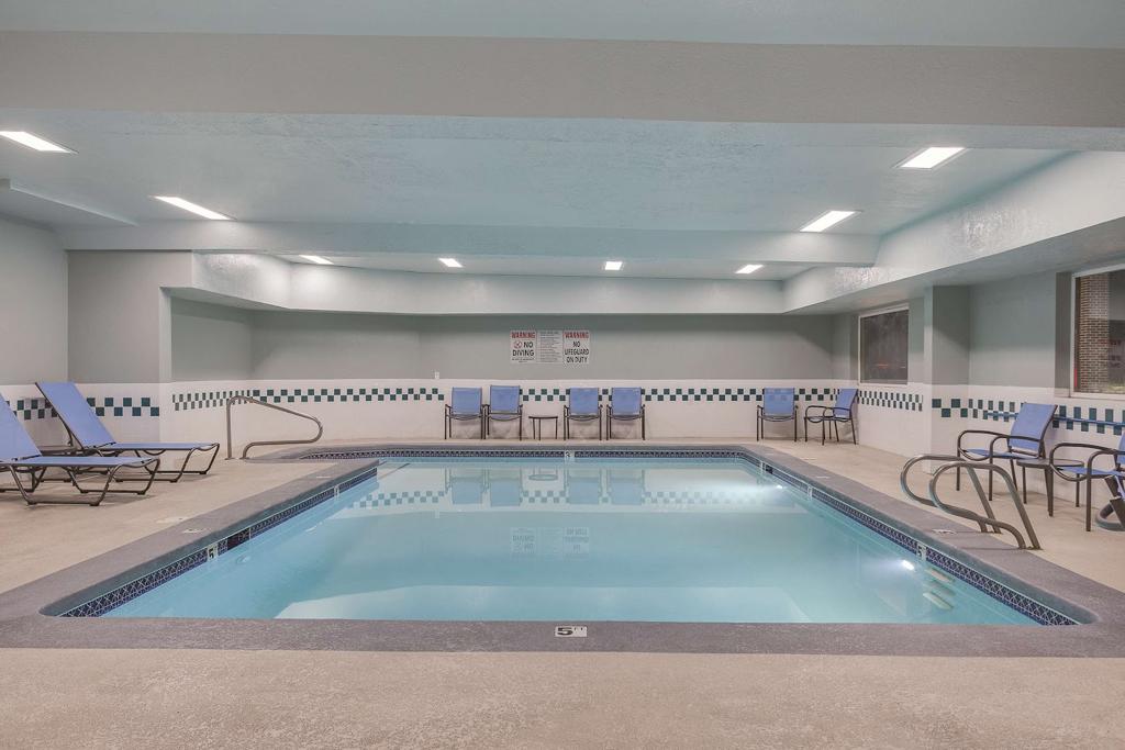 la-quinta-inn-suites-by-wyndham-logan-6