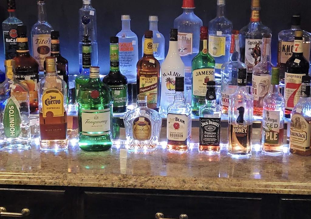 hot-shots-bar-and-grill-10