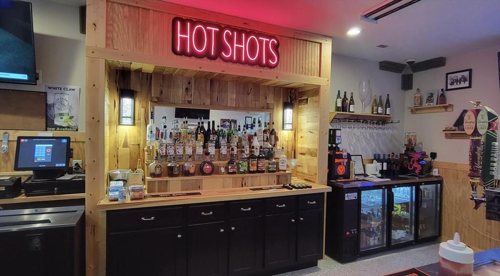 hot-shots-bar-and-grill-4